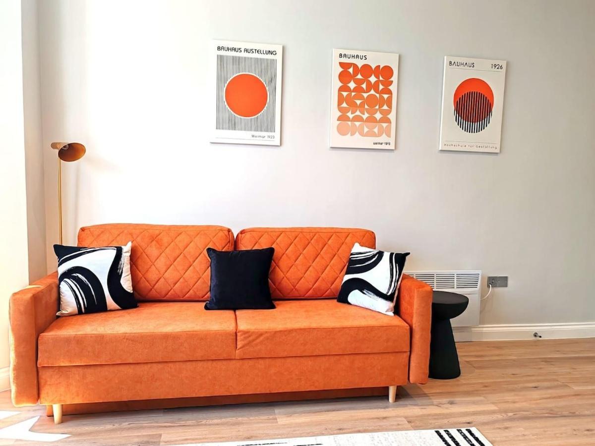 Stunning Modern Apartment Sleeps 4 - 6 Min Walk From Golden Beaches-Free Parking บอร์นมัธ ภายนอก รูปภาพ