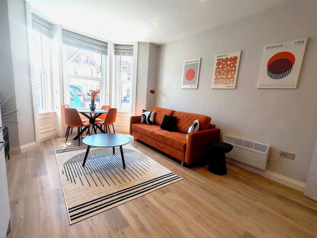 Stunning Modern Apartment Sleeps 4 - 6 Min Walk From Golden Beaches-Free Parking บอร์นมัธ ภายนอก รูปภาพ