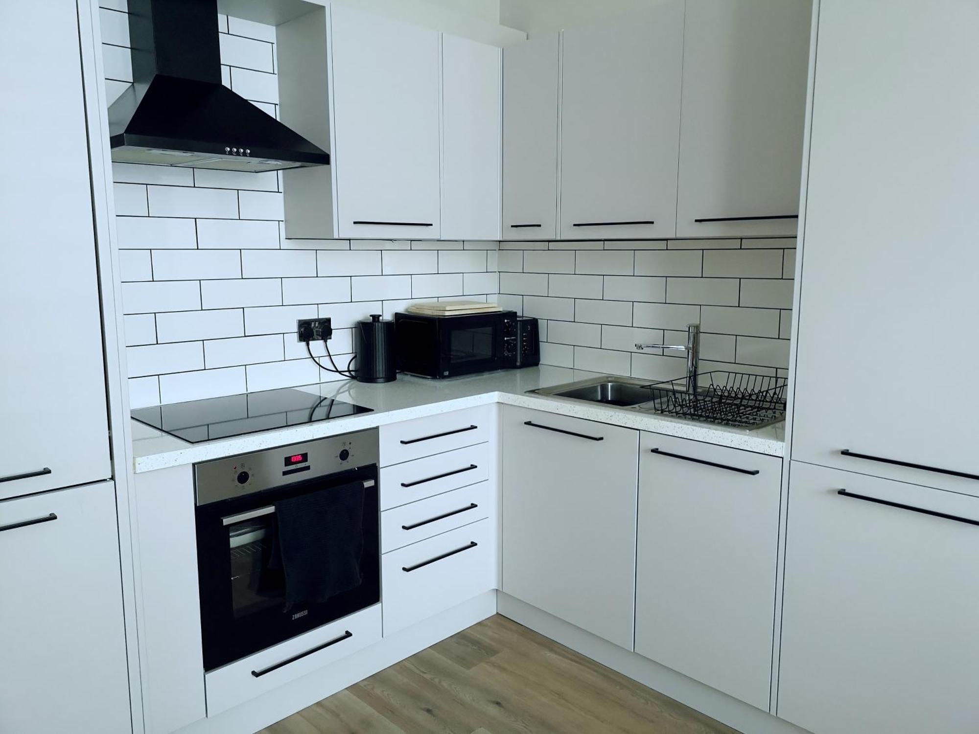 Stunning Modern Apartment Sleeps 4 - 6 Min Walk From Golden Beaches-Free Parking บอร์นมัธ ภายนอก รูปภาพ