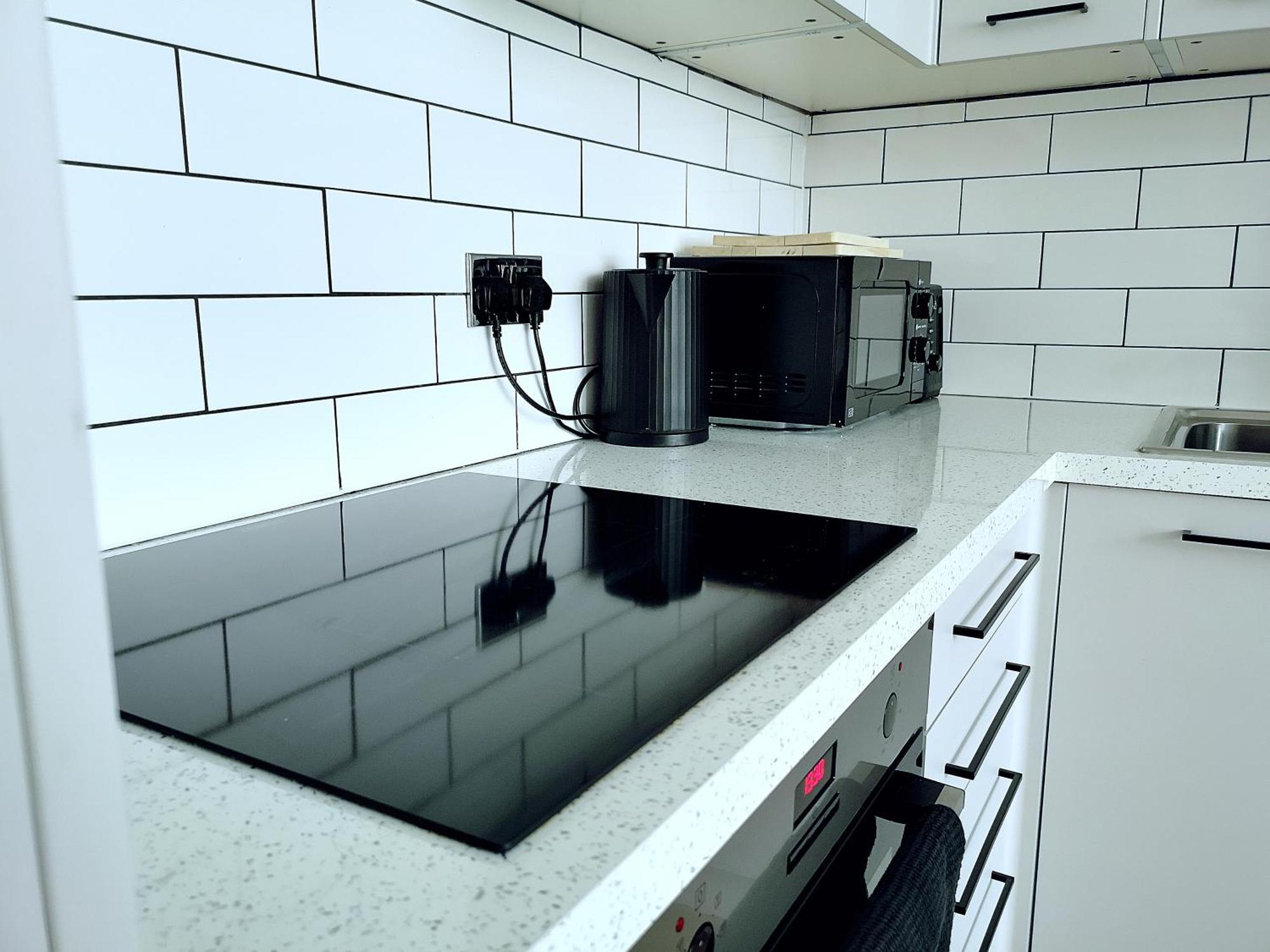 Stunning Modern Apartment Sleeps 4 - 6 Min Walk From Golden Beaches-Free Parking บอร์นมัธ ภายนอก รูปภาพ