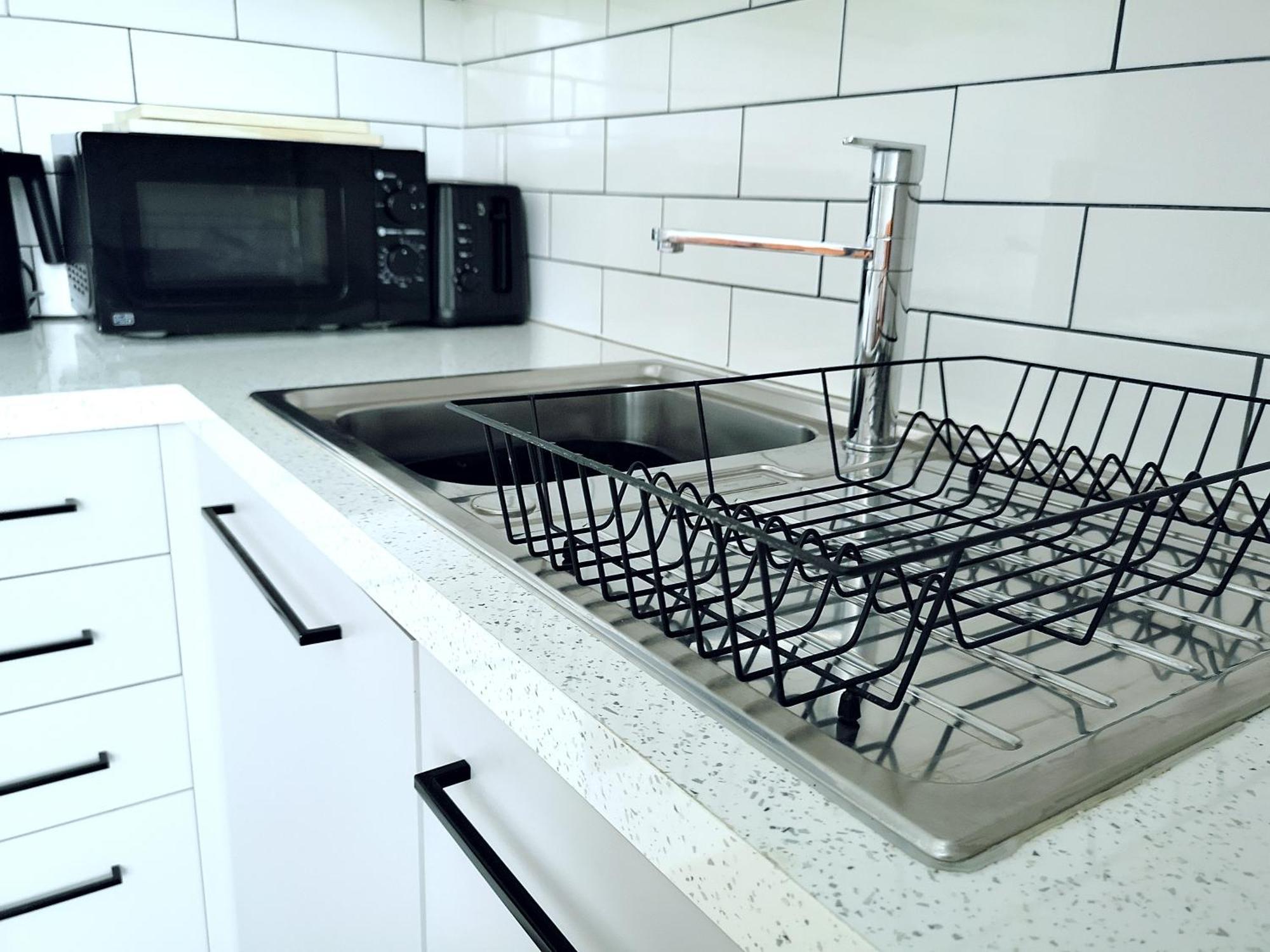 Stunning Modern Apartment Sleeps 4 - 6 Min Walk From Golden Beaches-Free Parking บอร์นมัธ ภายนอก รูปภาพ